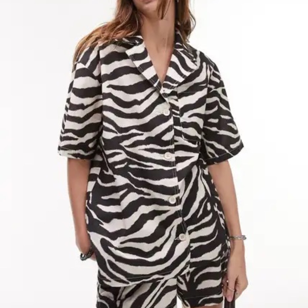 TOPSHOP Oversized Zebra Cotton Button Down Shirt | Medium